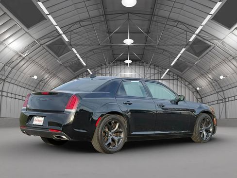 Used 2021 Chrysler 300 Touring w/ Sport Appearance Package RWD image 7