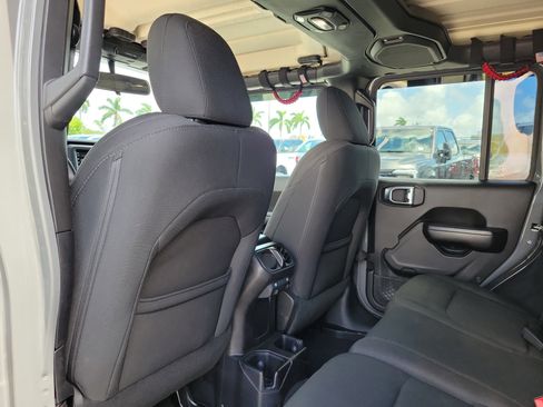 Used 2018 Jeep Wrangler Unlimited Sport S AWD/4WD image 19