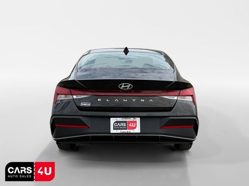 Used 2025 Hyundai Elantra SE w/ Cargo Package FWD image 6