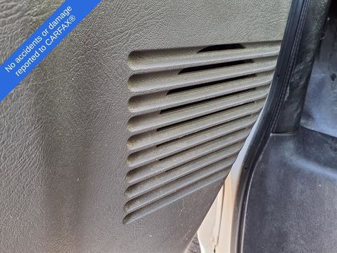 Used 2018 Chevrolet Express 3500 w/ Driver Convenience Package image 16