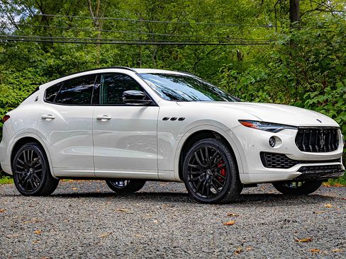 Used 2021 Maserati Levante image 19