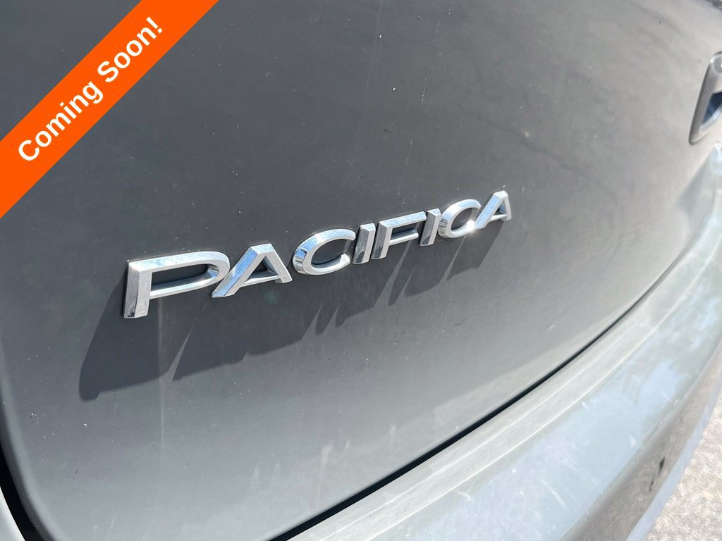 Used 2022 Chrysler Pacifica Limited FWD image 9