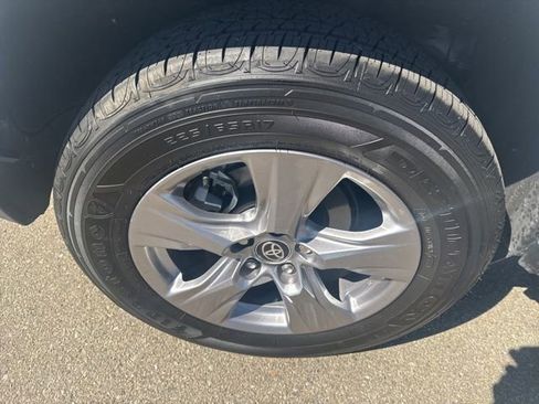 Used 2025 Toyota RAV4 XLE w/ Convenience Package image 10