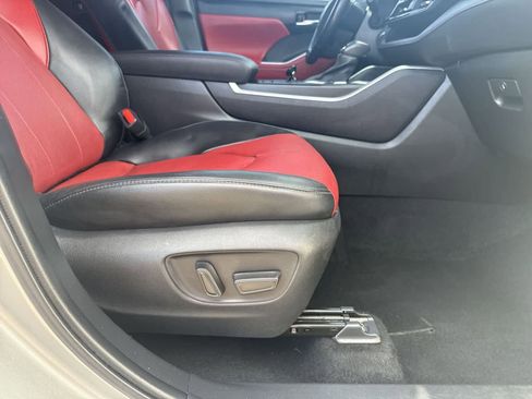 Used 2022 Toyota Highlander XSE image 12