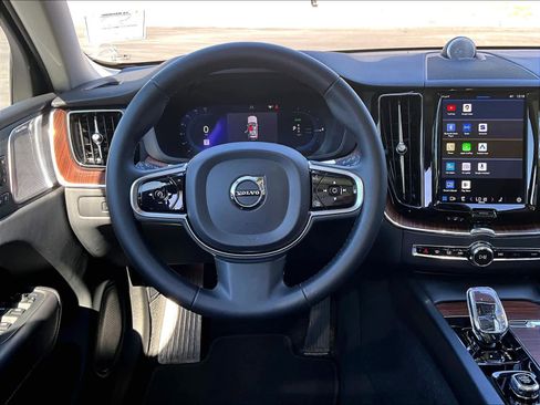 Used 2023 Volvo XC60 T8 Ultimate image 8