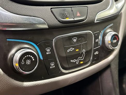 Used 2022 Chevrolet Equinox LS w/ LS Convenience Package FWD image 17