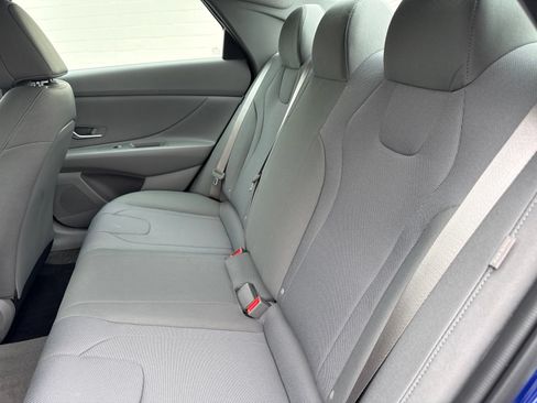 Certified 2025 Hyundai Elantra SE FWD image 13