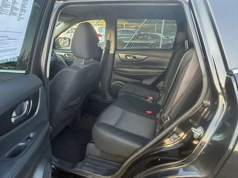 Used 2020 Nissan Rogue SV FWD image 30