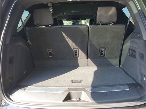 Used 2022 Cadillac Escalade Luxury image 8