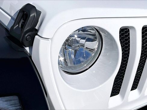 Used 2022 Jeep Wrangler Sport image 32