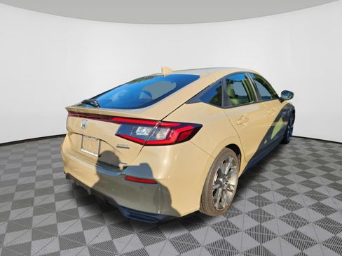Used 2025 Honda Civic Sport Touring image 4
