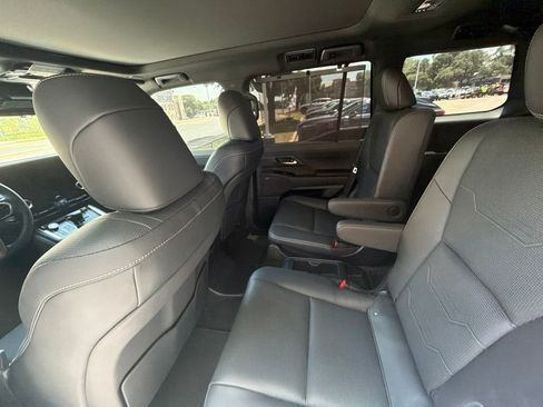 Used 2025 Lexus GX 550 w/ Cold Area Package AWD/4WD image 11