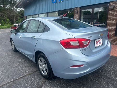 Used 2017 Chevrolet Cruze LS FWD image 7