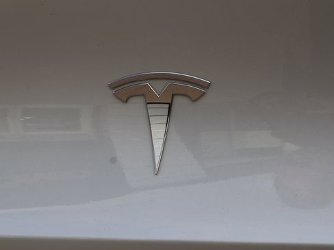 Used 2021 Tesla Model Y Long Range image 16