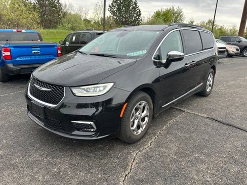Used 2023 Chrysler Pacifica Limited FWD image 1