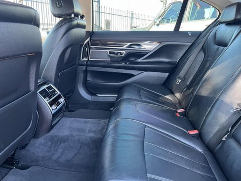 Used 2019 BMW 740i xDrive image 23