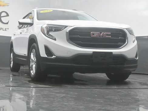 Used 2018 GMC Terrain SLE w/ Driver Convenience Package FWD image 3