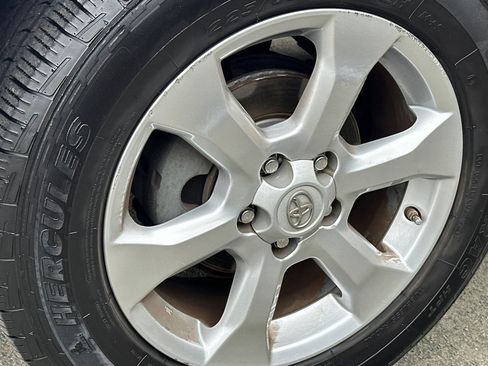 Used 2012 Toyota RAV4 Limited AWD/4WD image 4