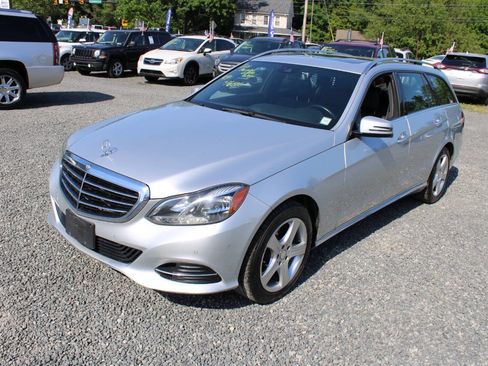 Used 2014 Mercedes-Benz E 350 4MATIC Wagon image 2