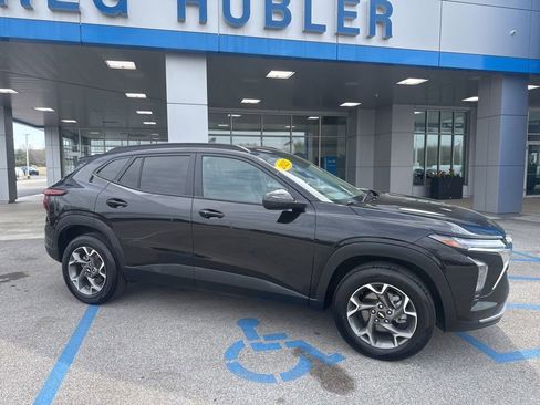 Used 2025 Chevrolet Trax LT w/ LT Convenience Package image 30