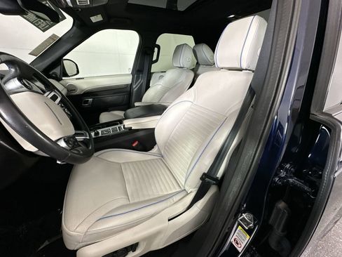 Used 2020 Land Rover Discovery HSE image 15