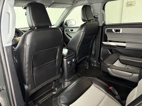 Used 2022 Ford Explorer XLT w/ Equipment Group 202A image 39