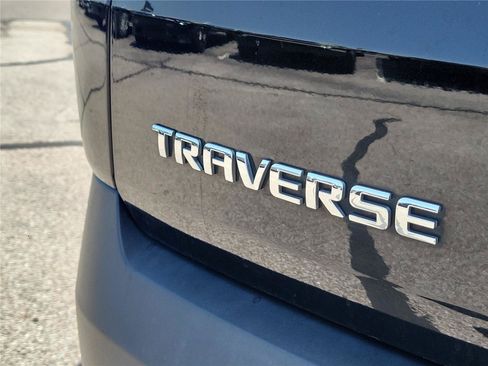 Used 2022 Chevrolet Traverse LT FWD image 7