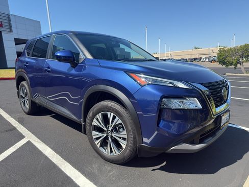 Used 2023 Nissan Rogue SV FWD image 3