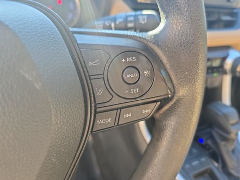 Used 2019 Toyota RAV4 XLE FWD image 19
