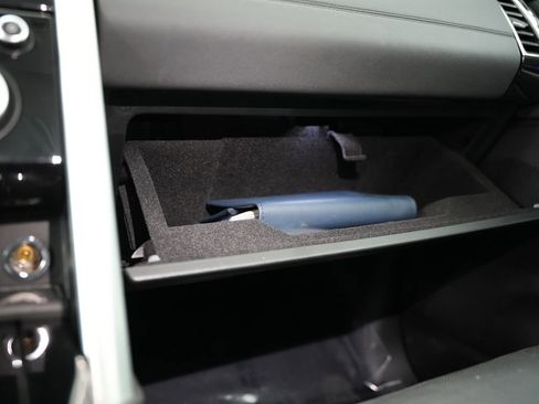 Used 2017 Land Rover Discovery HSE image 55