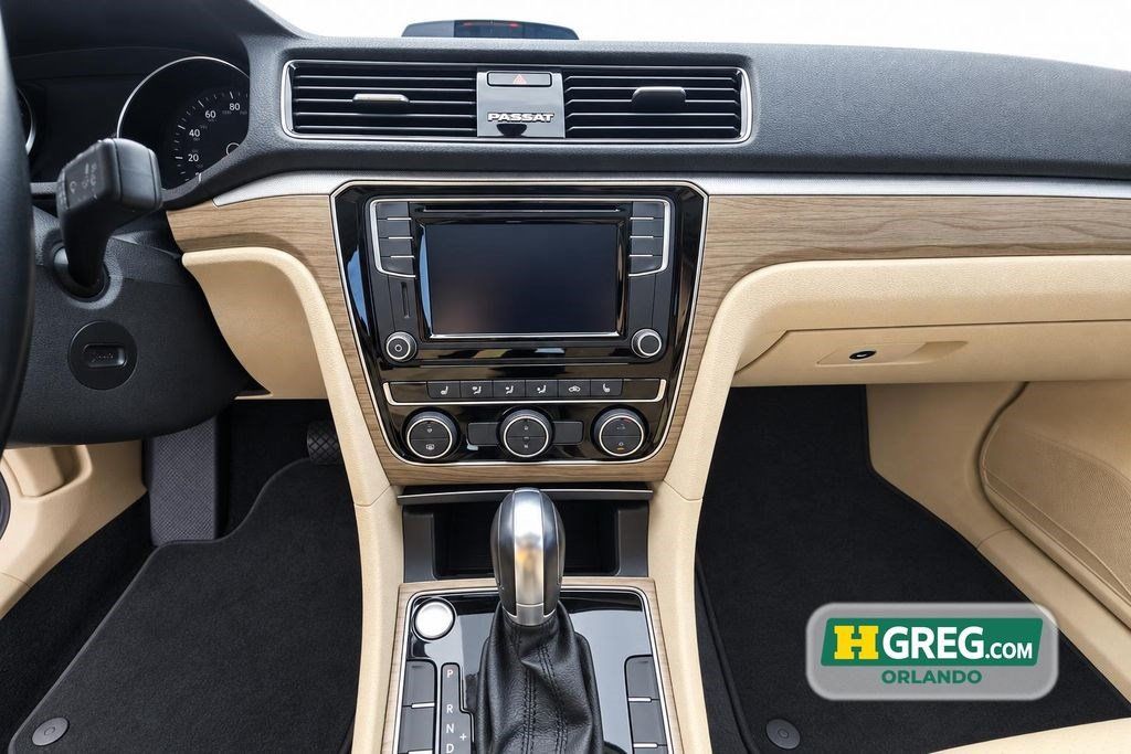 Used 2018 Volkswagen Passat 2.0T SE FWD image 15