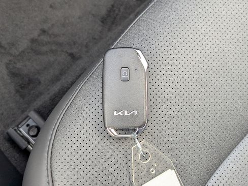 New 2025 Kia Niro SX image 36