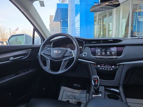 Used 2018 Cadillac XT5 Luxury w/ Driver Awareness Package image 34
