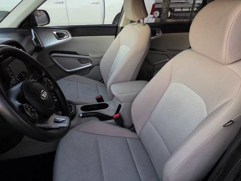 Used 2020 Kia Soul LX image 9