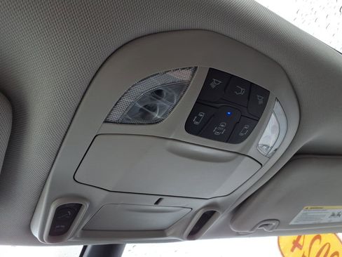 Used 2024 Chrysler Pacifica Limited image 24