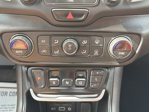 Used 2018 GMC Terrain SLT w/ Preferred Package FWD image 23