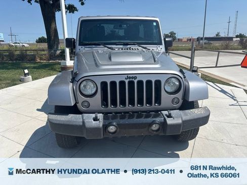Used 2018 Jeep Wrangler Unlimited Sahara AWD/4WD image 3