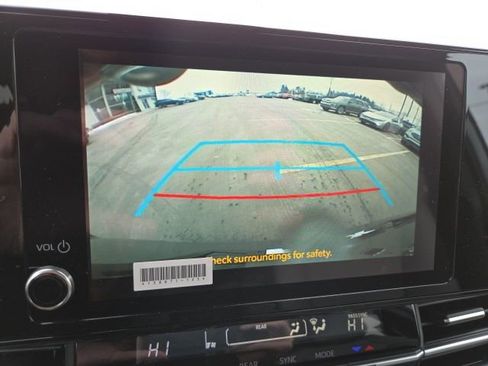 Used 2026 Toyota Sienna LE image 15