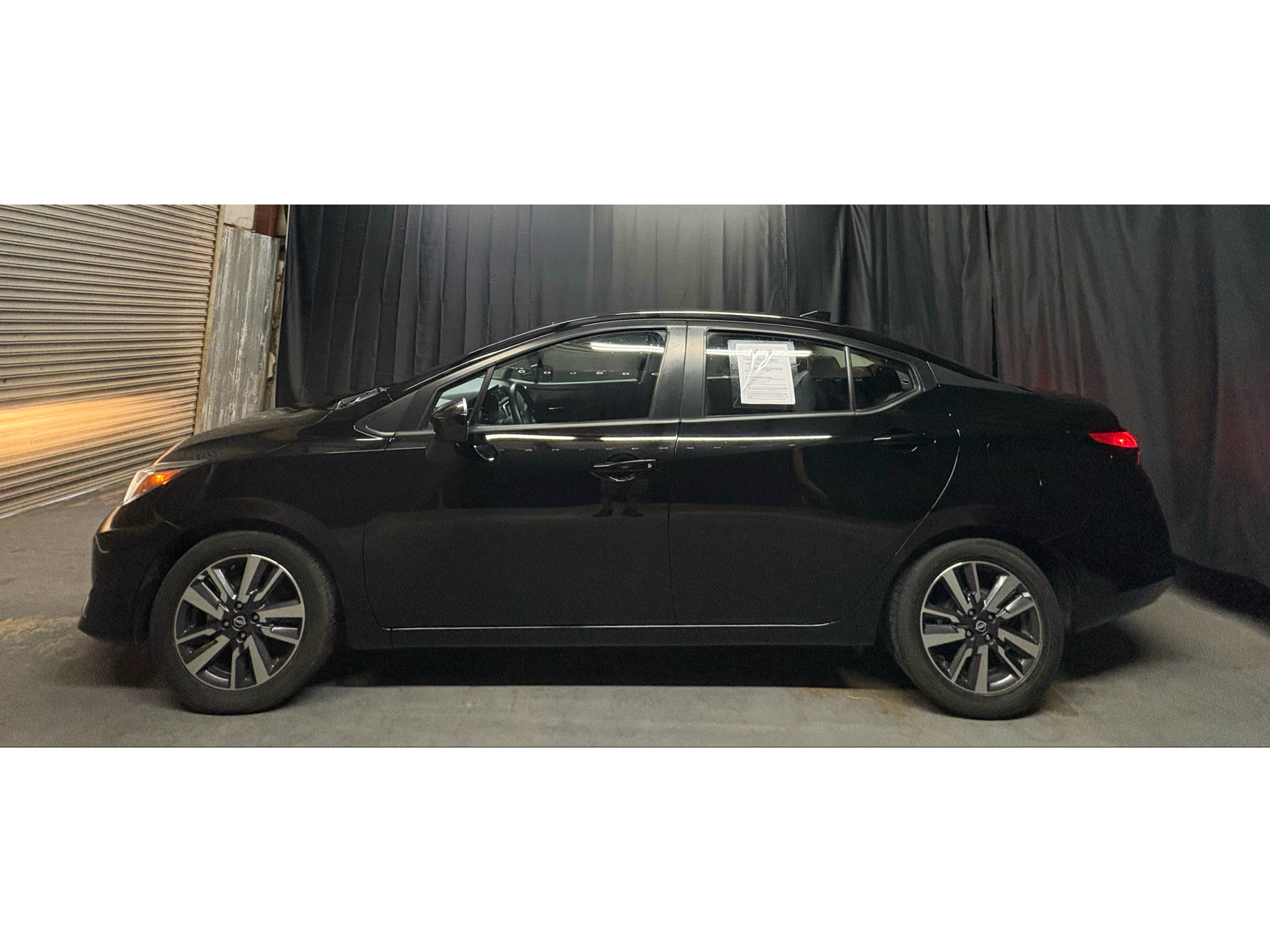 Used 2023 Nissan Versa SV FWD image 8