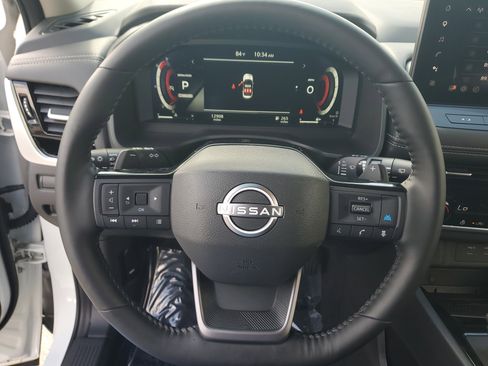 Used 2025 Nissan Rogue SL FWD image 21