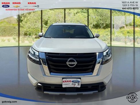 Used 2024 Nissan Pathfinder SL AWD/4WD image 2