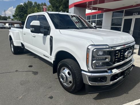 Used 2023 Ford F350 Lariat w/ Lariat Ultimate Package AWD/4WD image 2