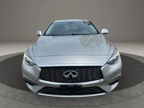 Used 2017 INFINITI QX30 image 2