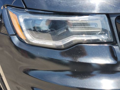 Used 2021 Jeep Grand Cherokee Laredo X AWD/4WD image 9