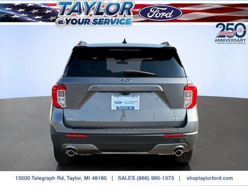Used 2023 Ford Explorer XLT w/ Equipment Group 202A AWD/4WD image 4