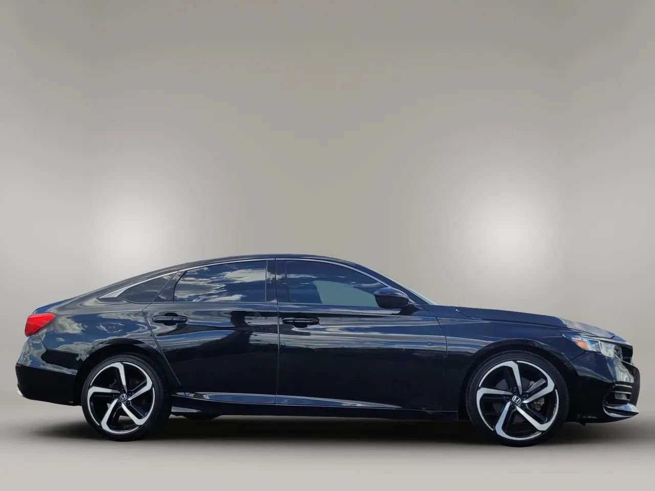 Used 2020 Honda Accord Sport image 3