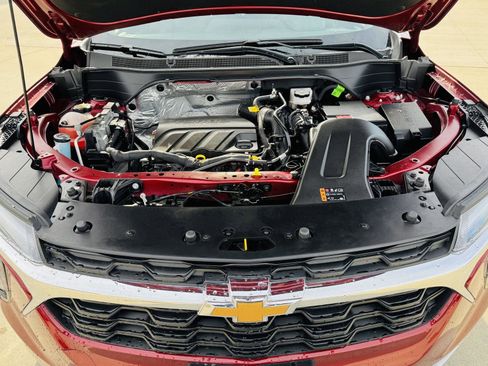 Used 2025 Chevrolet Trax LT w/ LT Convenience Package image 38