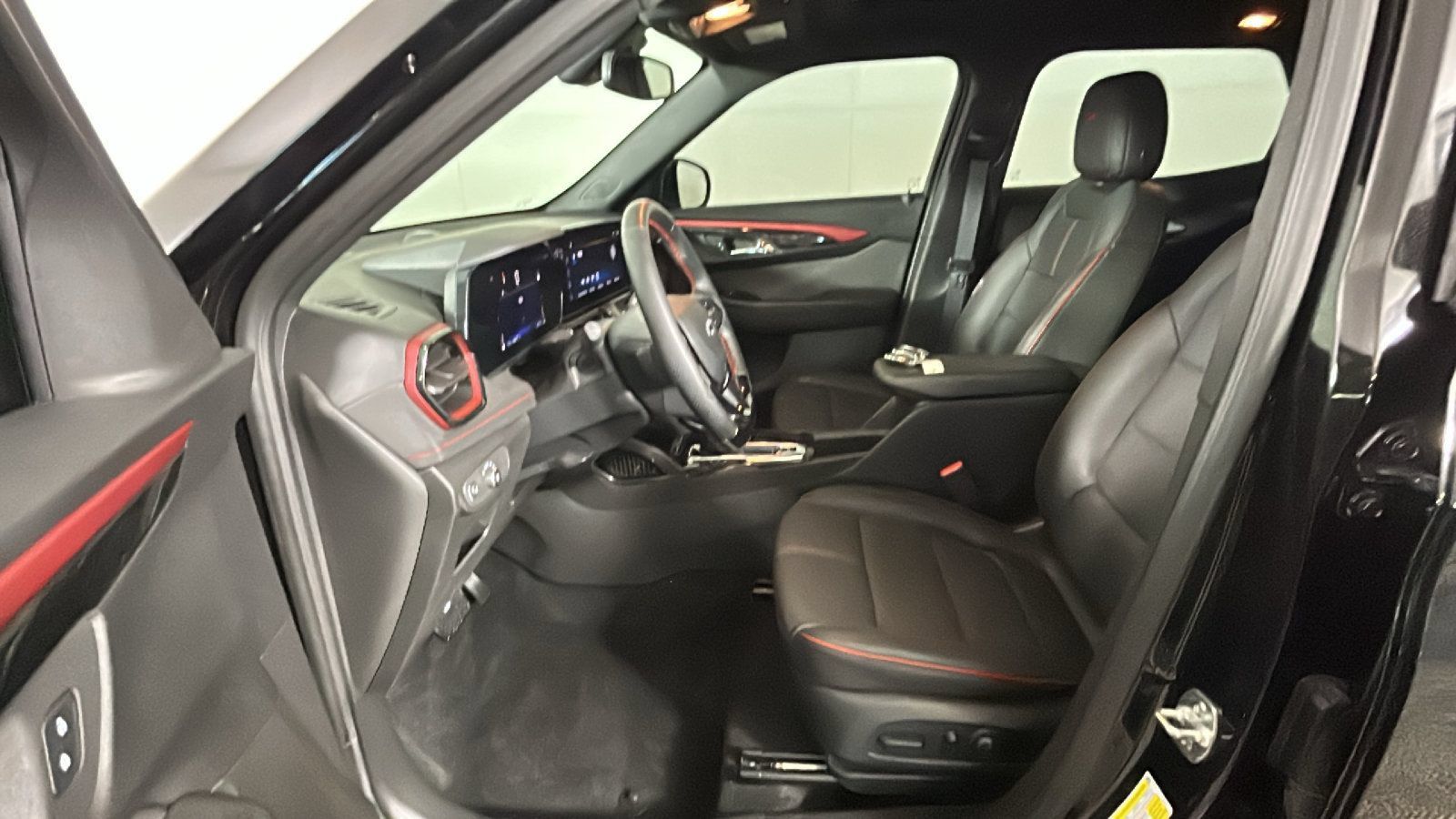 Used 2025 Chevrolet TrailBlazer RS w/ Convenience Package AWD/4WD image 13