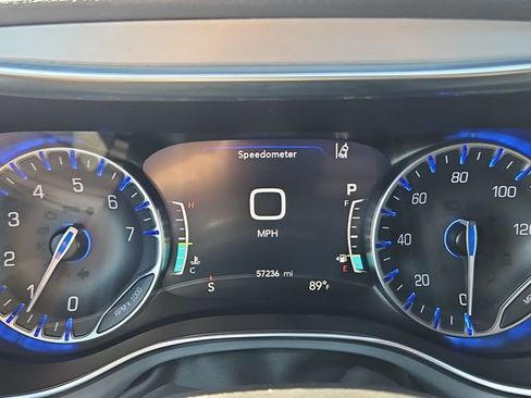 Used 2025 Chrysler Pacifica Limited FWD image 16