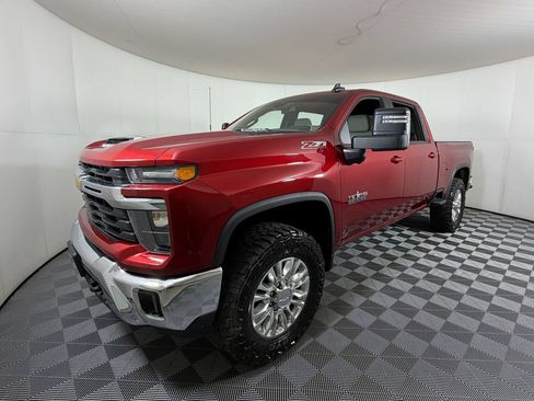 Used 2024 Chevrolet Silverado 2500 LT w/ Texas Edition AWD/4WD image 2